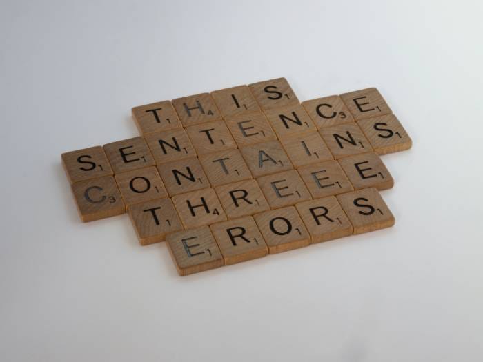 this sentence contains threee erors